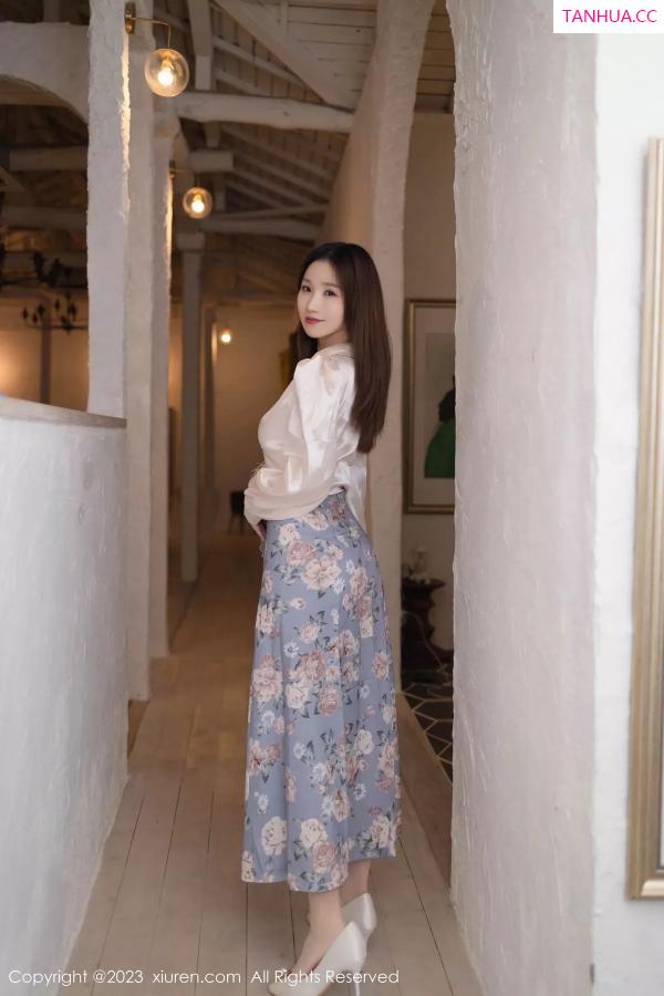   [XiuRen]高清写真图 2023.12.06 No.7770 杏子Yada 丝袜美腿第2张图片